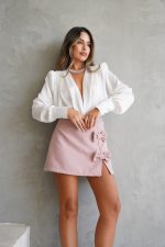 ⁦חצאית שורט פפיונים⁩ – תמונה ⁦3⁩