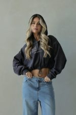 ⁦חולצת הדפס קרופ⁩ – תמונה ⁦3⁩