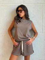 ⁦חליפת שורט גופיה רחבה⁩ – תמונה ⁦2⁩