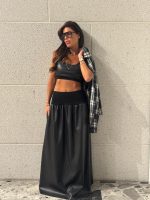 ⁦חליפת טופ חצאית עור⁩ – תמונה ⁦5⁩