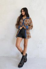 ⁦חולצת משבצות שילוב ג׳ינס⁩ – תמונה ⁦6⁩