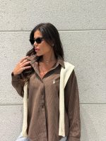 ⁦מכופתרת פולו פסים דקים⁩ – תמונה ⁦4⁩